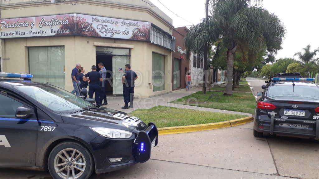 Robaron varios elementos de una panadería céntrica Radio FM 104 5