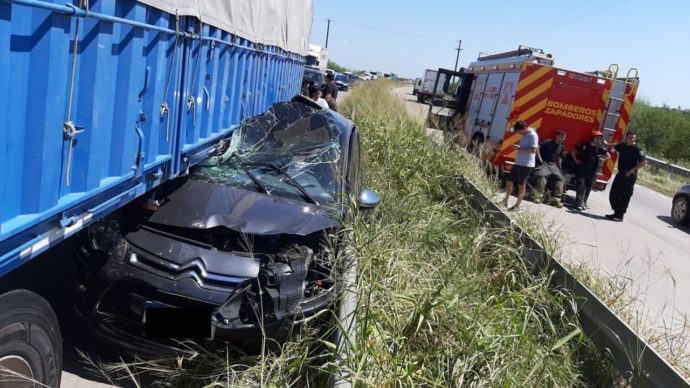 Accidente en Circunvalación Oeste entre un camión y un automóvil