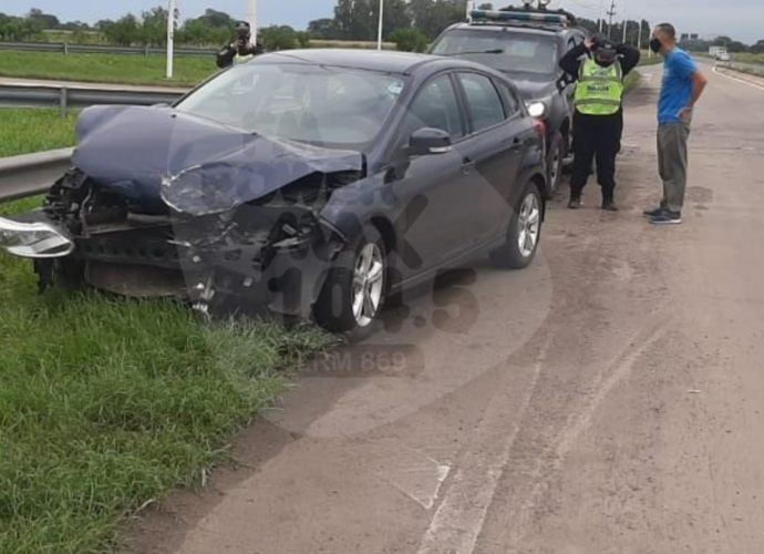 Un camión y un auto colisionaron entre Recreo y Candioti Radio FM 104