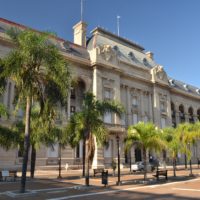 Estatales y docentes negociarán este martes cuestiones salariales