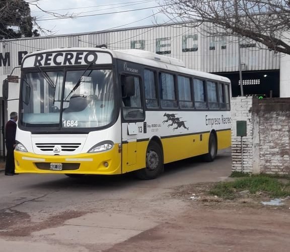Se restableció el servicio de colectivos y los empresarios amenazan con "descontar el día de paro" 58 COLECTIVOS RECREO 576x500 1