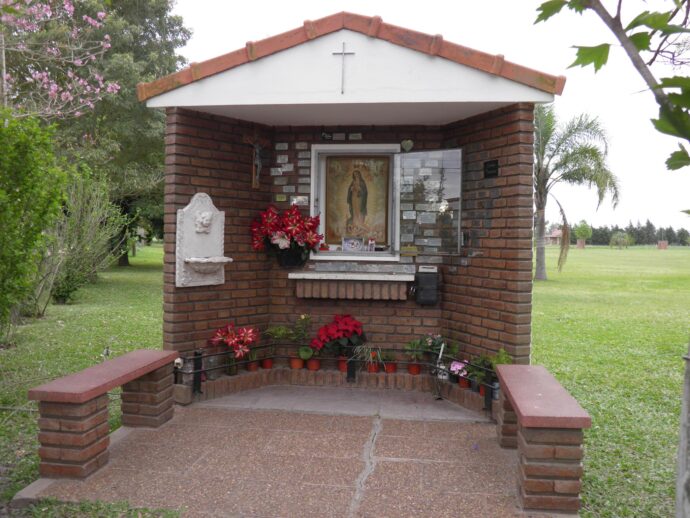 Rompieron a gomerazos varias luminarias del predio Virgen de Guadalupe