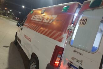 ambulancia accidente noche scaled 1