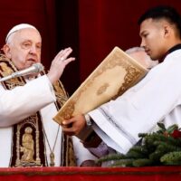 El papa Francisco pidió silenciar las armas en Medio Oriente