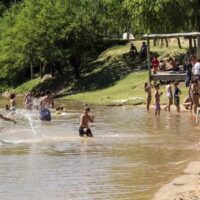 No se permite el ingreso al agua en el balneario de Rincón