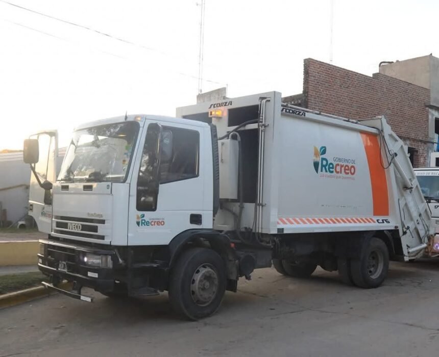 Nuevo horario de recolección de residuos domiciliarios en Recreo 59 camion