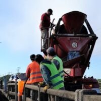 Vialidad Nacional realiza tareas de mantenimiento en aliviadores de RN 168