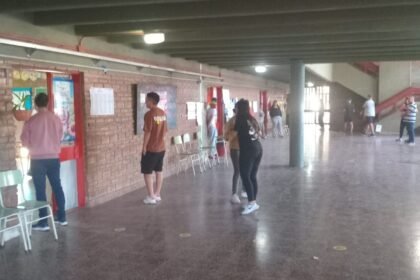 escuela paiva votacion