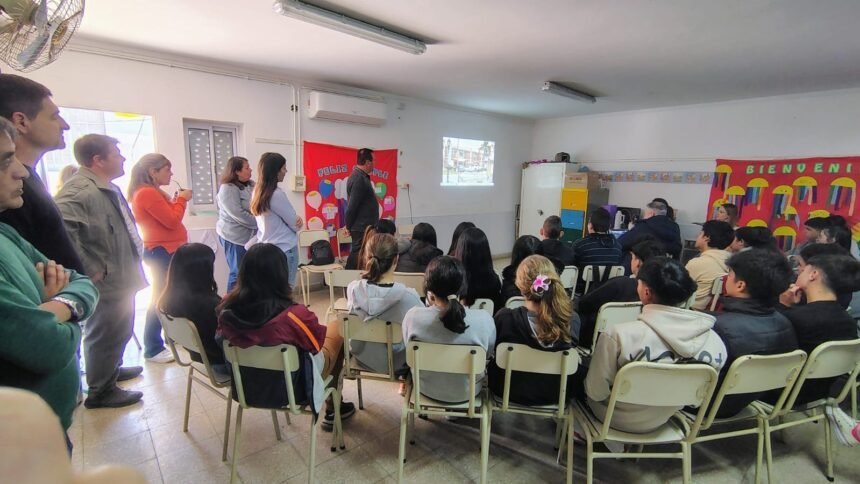 Alrededor de 200 alumnos secundarios participan de la propuesta “Concejal por un Día” 59 concejal por un dia recreo
