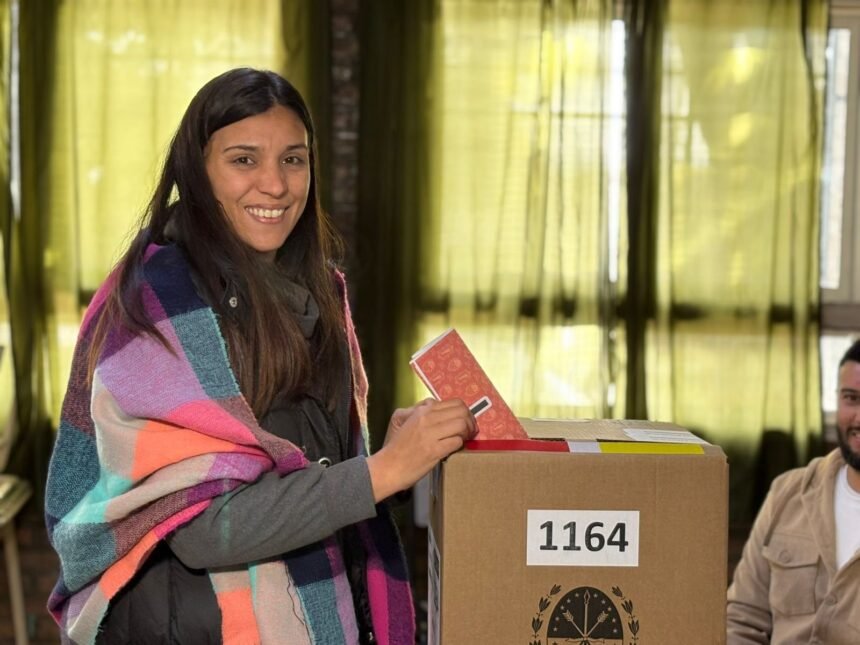 Noelia Formento ya emitió su voto en una jornada que transcurre con tranquilidad 59 noelia voto