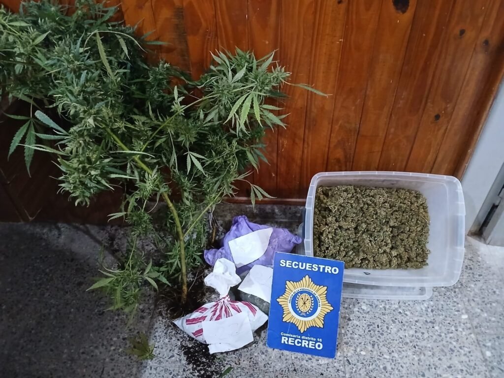 Detuvieron a un joven y secuestraron marihuana en Recreo 60 recreo drogaaaaaa