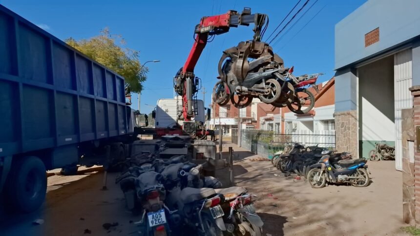 Comienza la compactación de vehículos en el predio de la PDI en Recreo 58 compactacion motos recreo
