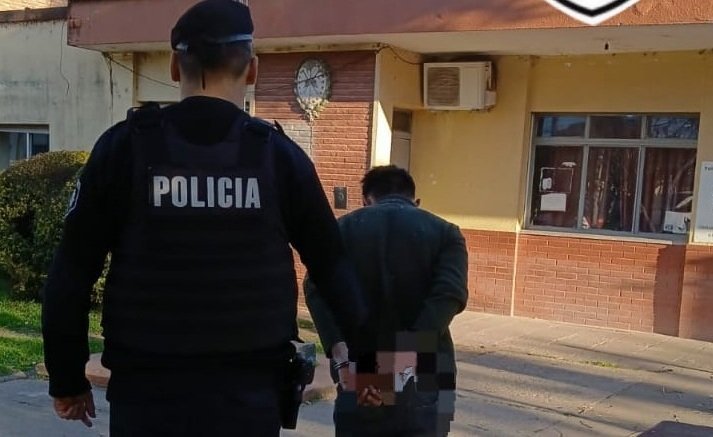 Un hombre fue aprehendido tras intentar robar chapas en Recreo 59 presoooo