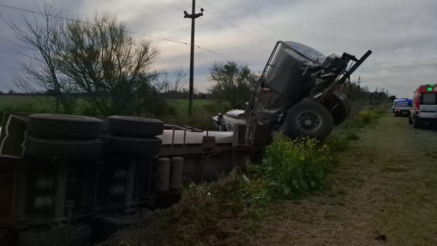 Fuerte accidente de un camión en la zona norte de Recreo 58 20250907 164634 scaled 1
