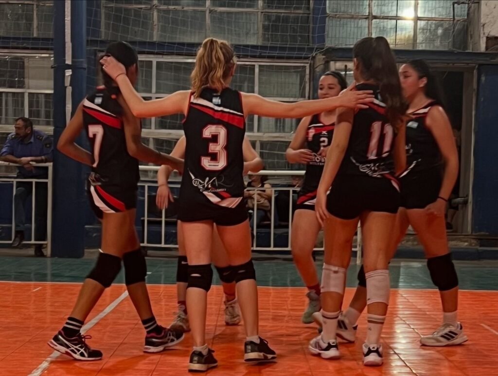 Huracán continúa sumando rachas positivas en el vóley federado 60 HURACAN VOLEY SETI3