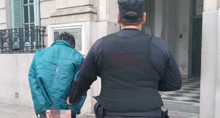 joven detenido paiva