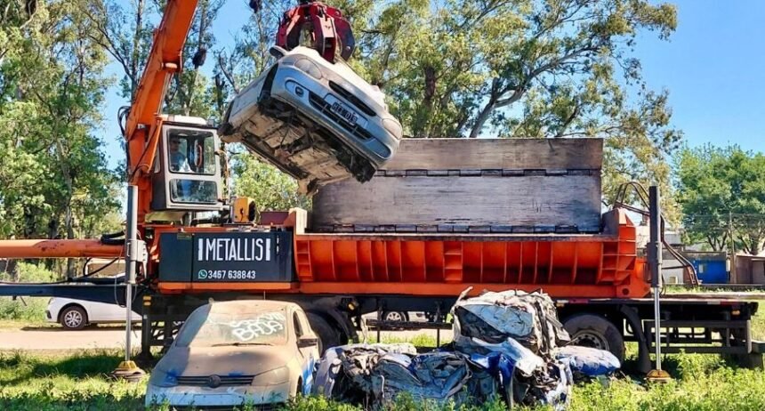 Provincia comenzó a compactar los vehículos alojados en el predio de la PDI en Recreo 58 compactacion autos