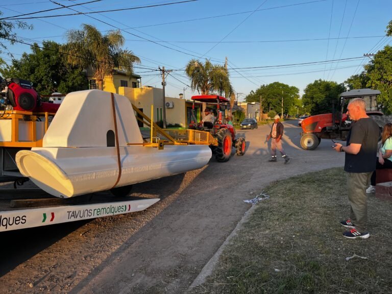 Laguna Paiva incorporó una cosechadora acuática para el mantenimiento del balneario 58 limpiadora totoras