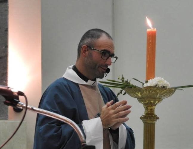 Cambio de sacerdote en la Parroquia San Miguel: se va el Padre Nicolás y llega el Padre Carlos 58 padre carlo9s