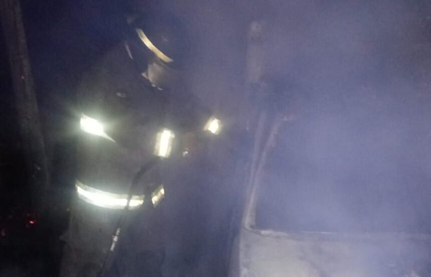 Un utilitario quedó destruido tras un incendio en Colastiné Norte 60 incendio