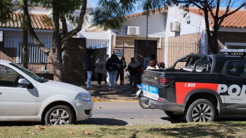 Apuñalaron a un hombre que buscó refugio dentro de una escuela de Rafaela 60 1200x675 2026 06 24T075638.384