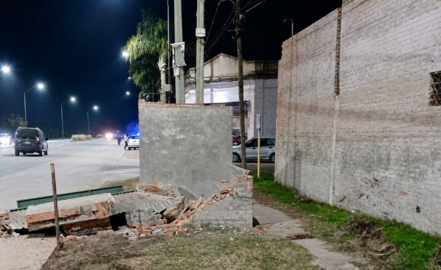 Una camioneta impactó contra la garita de colectivos de Ruta 11 y 9 de Julio 60 ChatGPT Image 23 jun 2026 07 17 24 p.m
