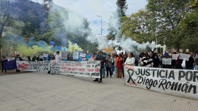 "Vio algo que no tenía que ver": la madre de Diego Román renovó sus denuncias frente a Tribunales