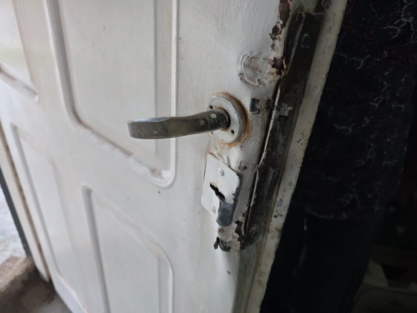 Barretearon la puerta de una despensa en Recreo, pero no encontraron dinero y escaparon 57 WhatsApp Image 2026 06 07 at 10.13.25