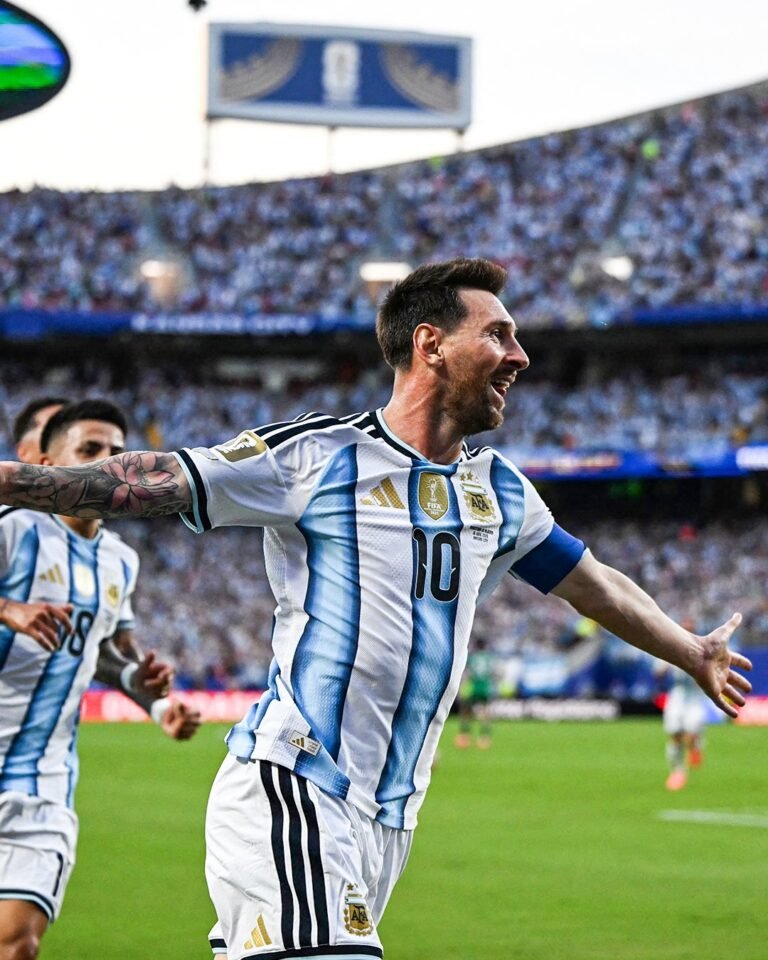 Argentina ganó en el debut con un Messi espectacular