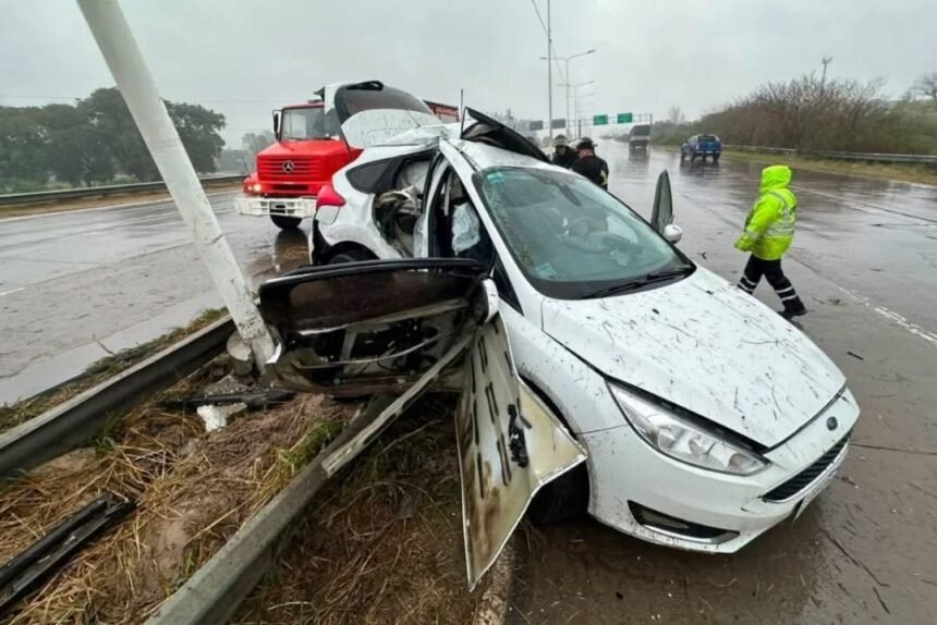 Una familia salvó su vida de milagro tras un violento choque en Circunvalación Oeste 58 accidente circunvalaonn