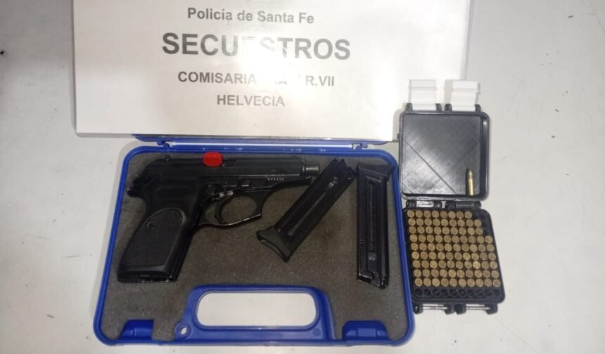 Detuvieron en Helvecia a un hombre acusado de homicidio y secuestraron un arma 60 arma pistola
