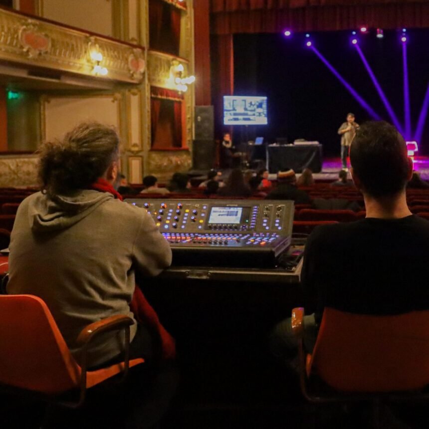 Más de 190 técnicos se capacitaron en el Teatro Municipal 60 capacitacion teatro