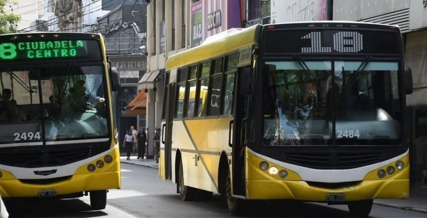 Un reclamo salarial pone en riesgo el servicio de colectivos urbanos en Santa Fe 60 colessss