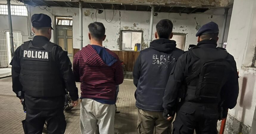 Aprehendieron en Santa Fe a dos hombres tras incidentes durante un control policial 59 presos