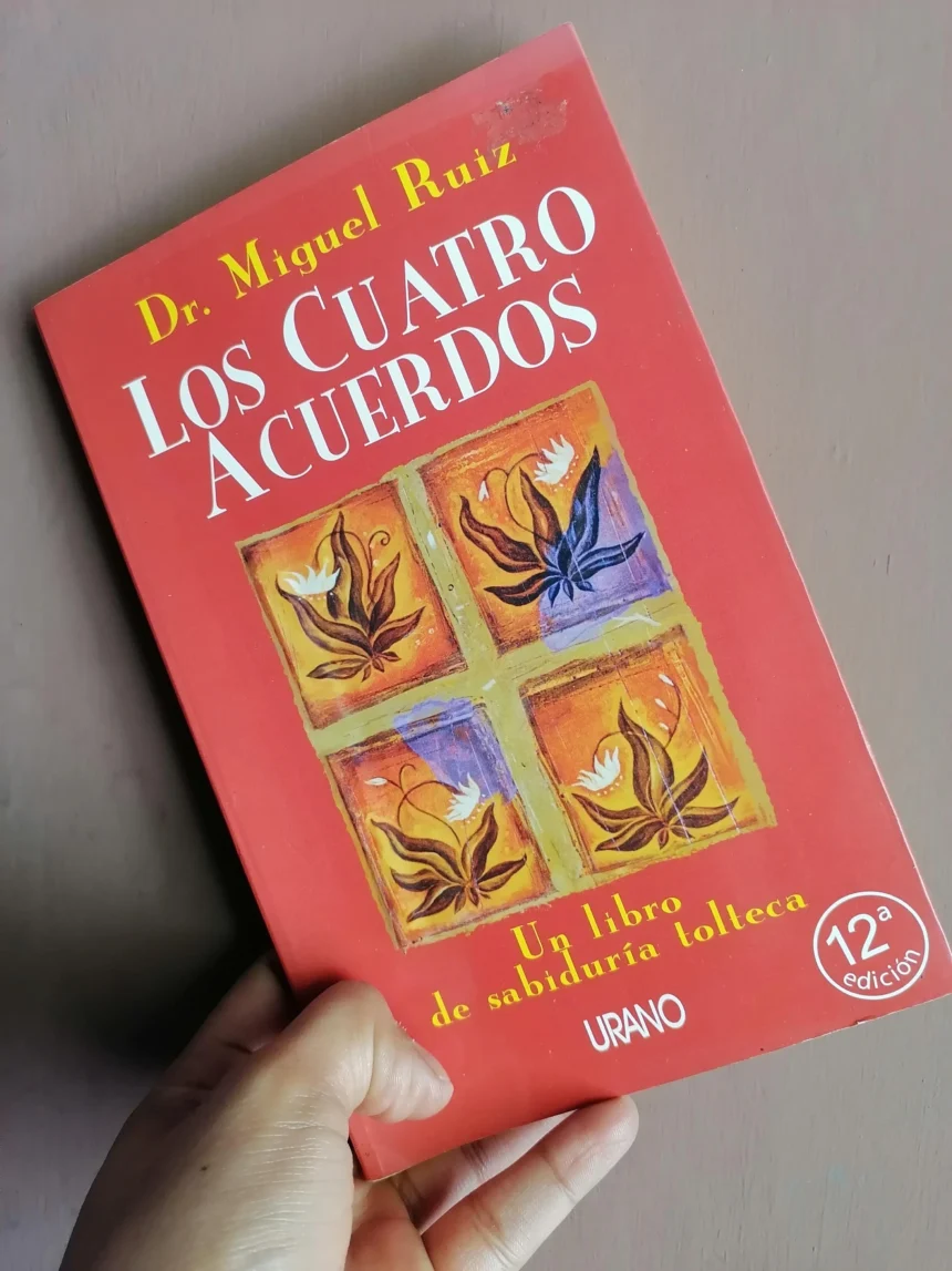 "Los Cuatro Acuerdos": el libro que invita a cambiar la forma de vivir con cuatro simples principios 61 4 acuerdos tapa