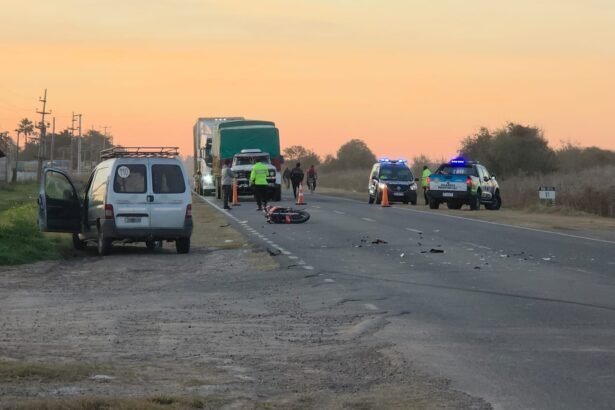 Fuerte choque entre una camioneta y una motocicleta en la Ruta Nacional 11: un hombre fue hospitalizado 66 WhatsApp Image 2026 07 13 at 18.46.36
