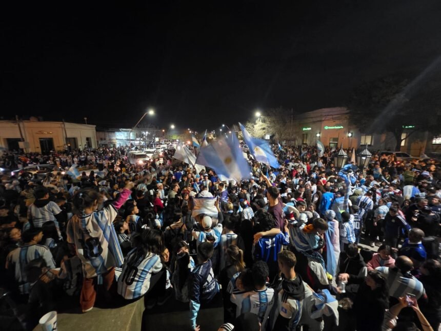 Recreo celebró con una multitud el triunfo de Argentina sobre Inglaterra y el pase a la final del Mundial 2026 61 WhatsApp Image 2026 07 15 at 21.49.28 1