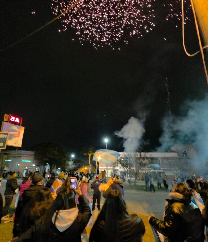 Recreo volvió a abrazar a la Selección: pese a la derrota, los vecinos salieron a las calles para agradecer el esfuerzo 61 WhatsApp Image 2026 07 19 at 20.56.48