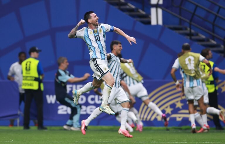 Portada 139 Argentina revivió sobre el final, remontó un 0-2 y venció 3-2 a Egipto para ir a cuartos