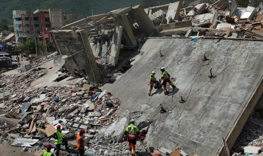 Un grupo de 40 bomberos santafesinos viajará a Venezuela para tareas de rescate tras los terremotos 59 bomberos venezuela