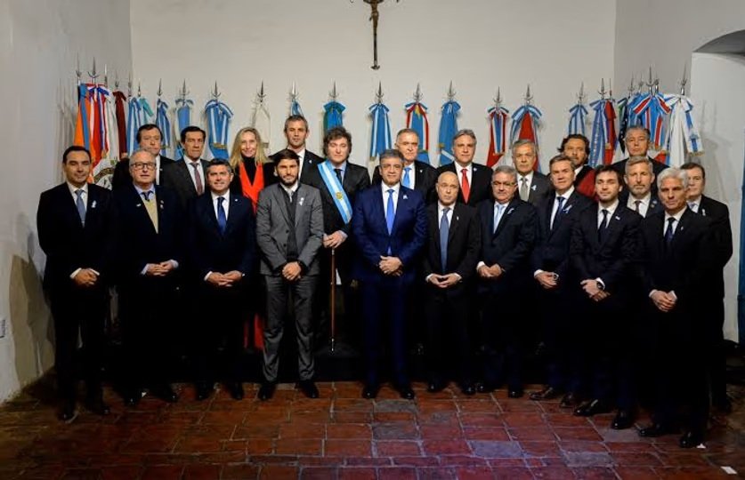 El Gobierno busca una nueva foto con gobernadores durante el acto en Tucumán 61 gobierno gobernadore