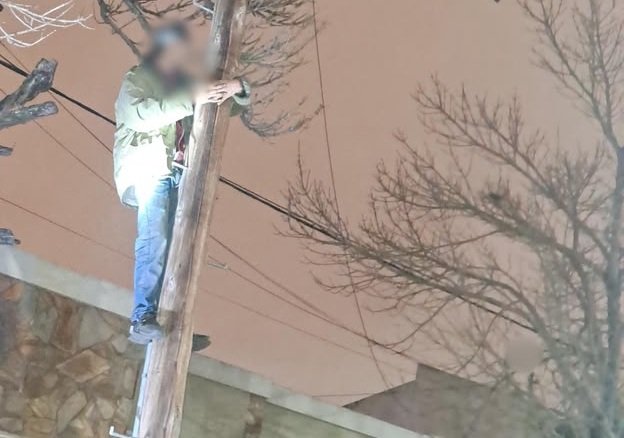 Aprehendieron en Santo Tomé a un hombre que intentaba robar cables del tendido eléctrico 61 ladron