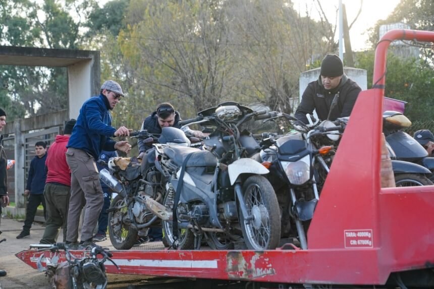 Retiraron 230 vehículos abandonados de una subcomisaría de Santa Fe 61 motossss