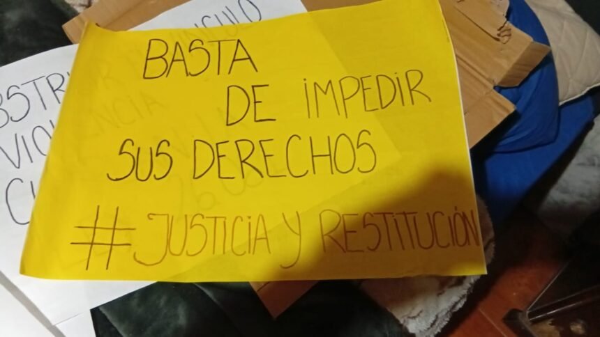 Piden la restitución de una niña a su padre con una protesta en el acceso a Santa Fe 60 pedido reclamo nina