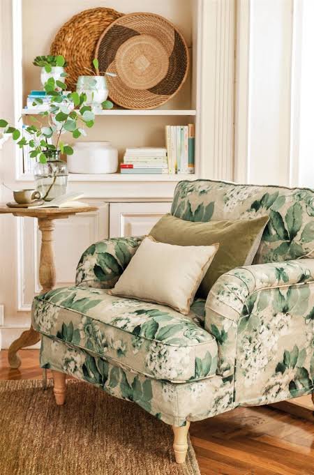 Los sillones florales vuelven a ser protagonistas: cómo incorporarlos sin que el living se vea recargado 64 sillones estampados 2