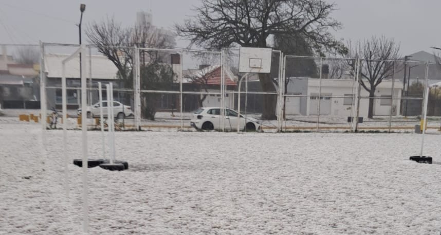 Granizo y fuertes ráfagas provocaron destrozos en Las Rosas y el sur santafesino 59 UNOOOOO