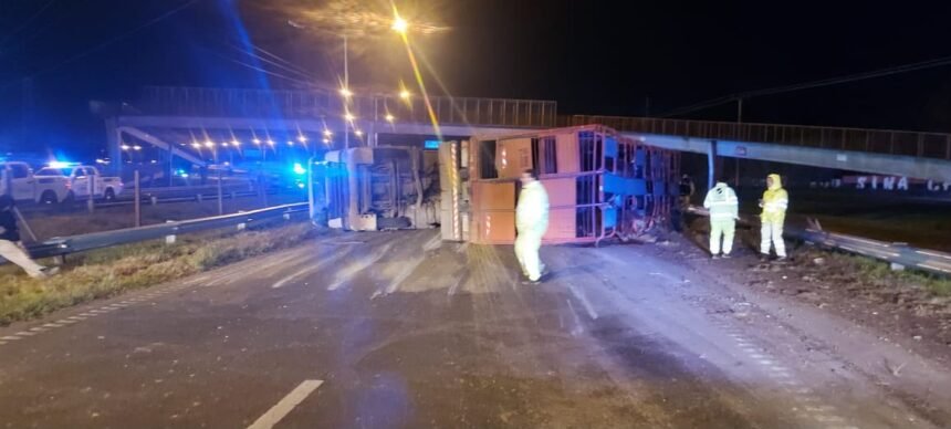 Cinco detenidos por faenar ganado tras el vuelco de un camión 61 WhatsApp Image 2026 08 21 at 8.12.29 AM