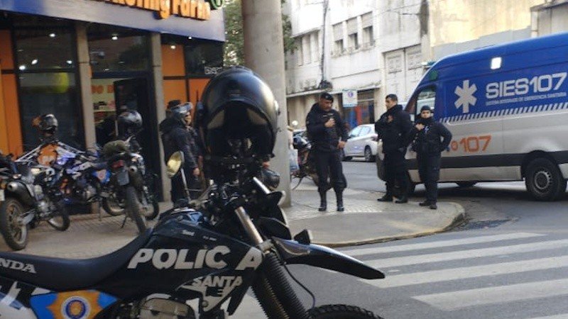 Una mujer murió tras ser atacada con un arma blanca dentro de una farmacia en Rosario 59 mujer atacada dorrego y zeballos.jpg 815021172