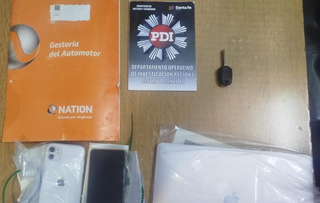 Detuvieron en Santa Fe a un hombre investigado por una defraudación en Laguna Paiva 60 papeles auto
