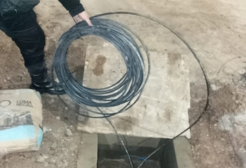 Aprehendieron a un hombre por intentar robar cableado en Santa Fe 60 robo